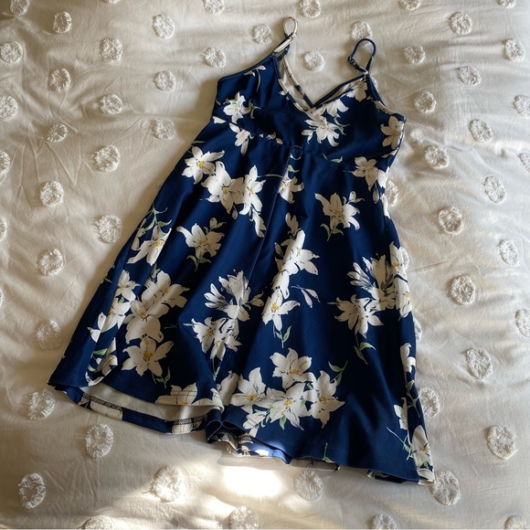 Blue white and yellow daffodil summer sundress dress from Shein, size small - Picture 6 of 9